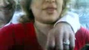 Fat Iraqui prostitute flashes her big boobs in the car for free