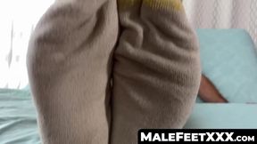 Bearded solo hunk admires his own feet while recording his stroking