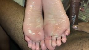 PINK TOES SOLEJOB EDGING SESSION x WRINKLES SPRAYED WITH SPERM