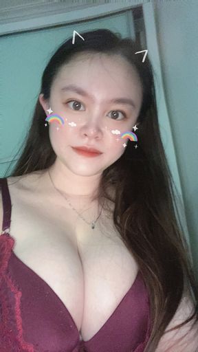 Sexy 36G big tits showing tits