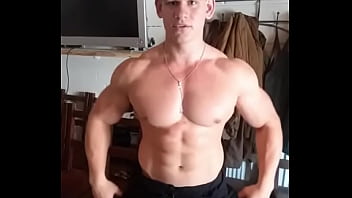 Качок з длинным членом показал своё тело