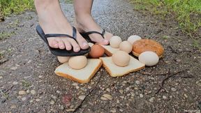 Eggs and Bread Crush in Havaianas