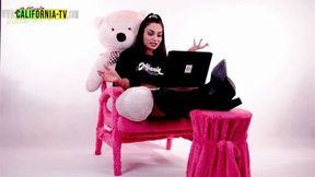 Monique Bertoline React of Desires