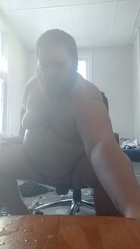 Mofo2121 pisses in his bedroom