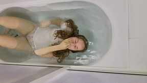 Wet White Tee Underwater (mkv)