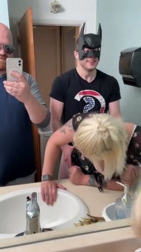 Chloee Mae - Batman Cuckold Flip the Switch TikTok Behind the Scenes