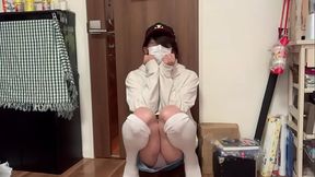 ボーイッシュなデニムミニスカニーハイの女装子まゆちゃんがスカートのままパンツを脱いでお股おっぴろげて腰を振る