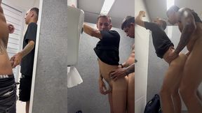 dotado e flagrado no banheiro da faculdade fudendo o cu do novinho