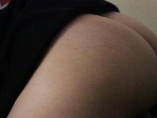 [Moist sounds/asmr] Shaking butt and taking knot