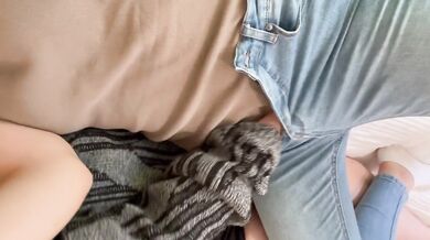 My straight friend was dying to touch me, we rub our pussies