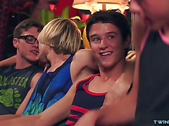 Big dick twinks bukkake and cumshot