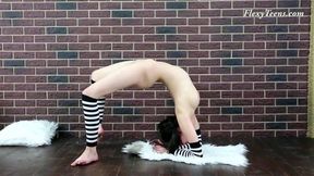 Super flexible babe from Russia Ariella