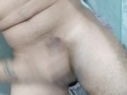 Batendo uma e gozando muito no final