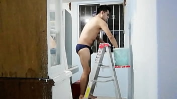 Apasionado pintando mi casa en calzones me pone caliente