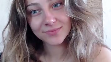 Polish blonde with blue eyes is about to show her sexy bra on live cam
