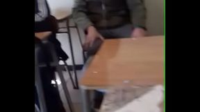 Gordo bailando por una buena verga