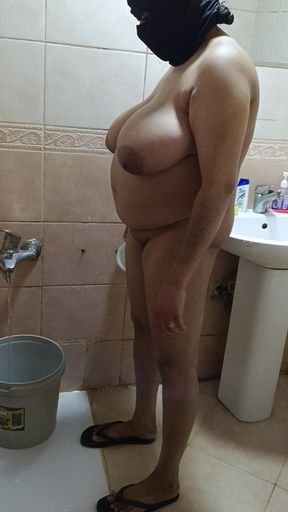 Tamil big aunty bhabhi bathing vido