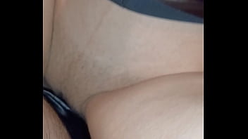 Petite italienne aime &ecirc_tre attacher et baiser en bdsm