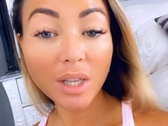 amateur blonde solo webcam