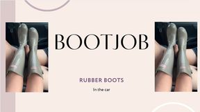 Bootjobs in rubbber boots in the car