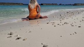 Beach Moments - Masturbation and Squirting Orgasm