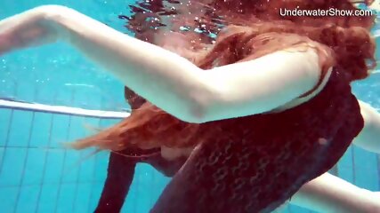 Diana and Simonna hot lesbians underwater