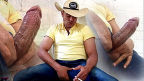 YURI GA&Uacute_CHO - AGROBOY SUPER DOTADO ESGUICHANDO PORRA DA PICA GROSSA - URSO BRASILEIRO GOZANDO FORTE