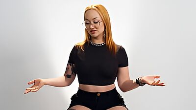 UP CLOSE - How Women Orgasm With Redhead PAWG Emma Magnolia! SOLO FEMALE MASTURBATION! FULL SCENE