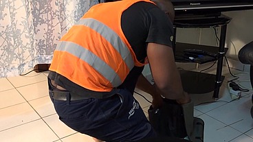 I seduced my favorite technician and he filled my pussy with his big black cock