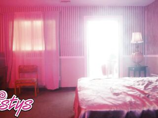TWISTYS - Emma Magnolia Pulls Into A Roadside Motel & Showcases The Toys That babe Has In Her Suitcase