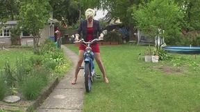 Little bike start and revving