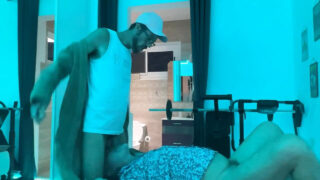 Video buatan sendiri amatur beruang gay montel mendapat dubur tanpa kondom dan menghisap zakar