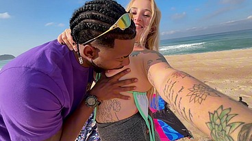 Curtindo a praia do RJ com a loira mais gostosa LoiraLuxx