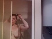 Gordita en la ducha