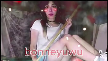 Bonneyuwu - pool. billar me masturbo con un palo de pool. garaje