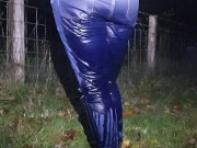 ⭐ Girl totally pisses her blue jeans in public! couldnt hold it!