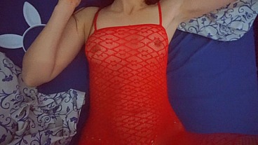 Lena se viste sexy y me hace una sorpresa