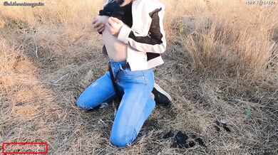 Me masturbo en público y orino en el pasto RISKY