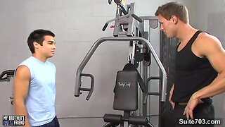 Hot gays drilling asses in the gym
