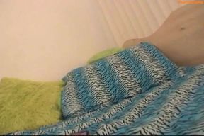 Amateur Ebony Babe Jordin Skye Using Dildo in Ripped Pantyhose