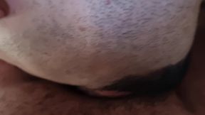 chupando o pau grosso do vizinho e logo o leite se fez derramado.