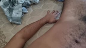 chupando o pau grosso do vizinho e logo o leite se fez derramado.