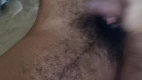 chupando o pau grosso do vizinho e logo o leite se fez derramado.