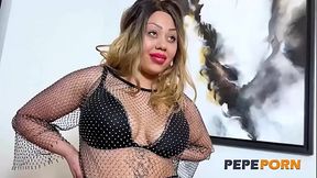 Mature and busty ladies fuck in PepePorn