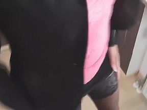 daynia handwerker verlegt rohr