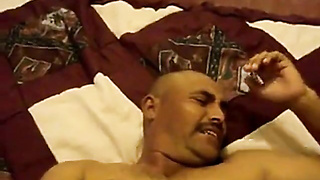 Oso rudo llora como un bebé cuando le dan una buena cogida por el bootie. 2