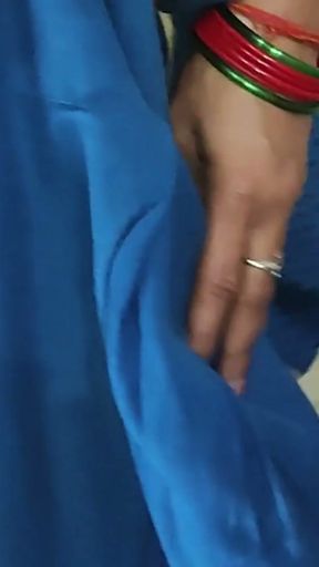 Indian sakshi shaving pussy herself in bedroom XXX hindi   Clip 1