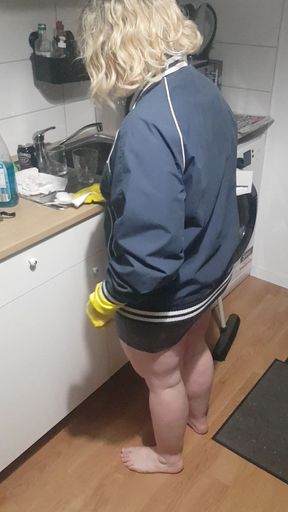 Kinky cleaning lady makes young man nervous