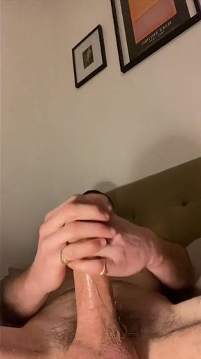 Beating my cock and spreading my arse