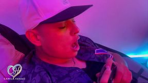 I give a blowjob to a gamer boy Dilan meanwhikle he is playing to Play Station